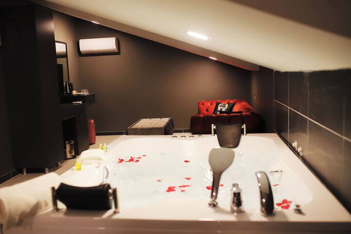 Room 16 of 31