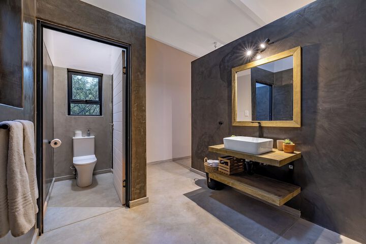Room 16 of 32
