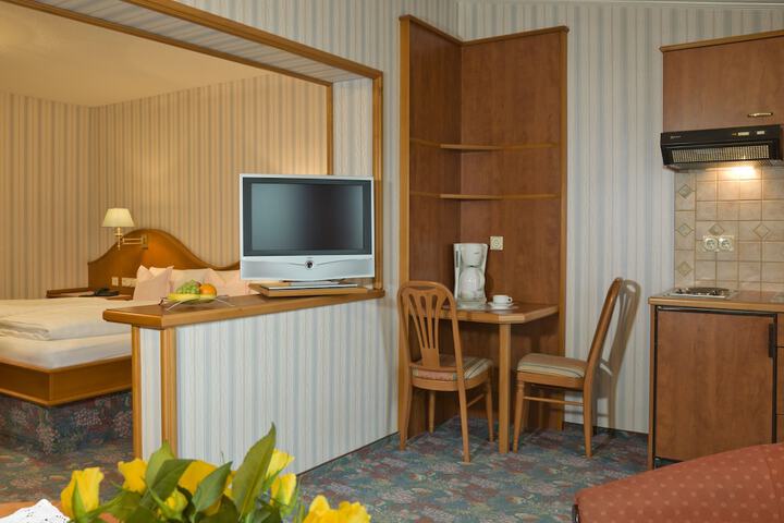 Room 15 of 36