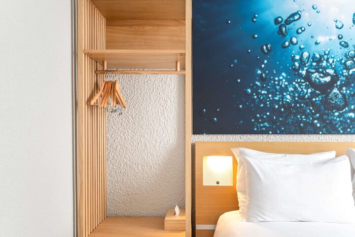 Room 16 of 125
