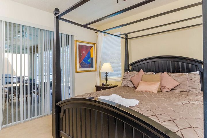 Room 8 of 195