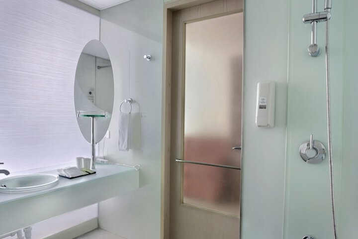 Room 14 of 36