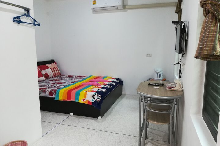Room 4 of 25