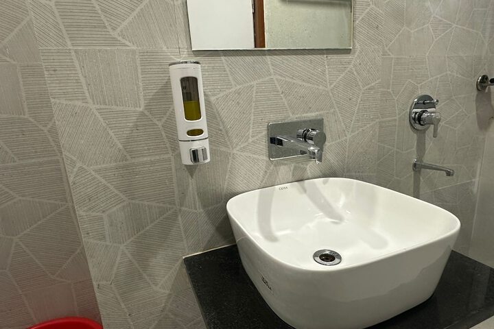 Room 8 of 12