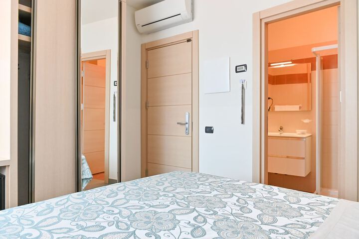Room 12 of 52