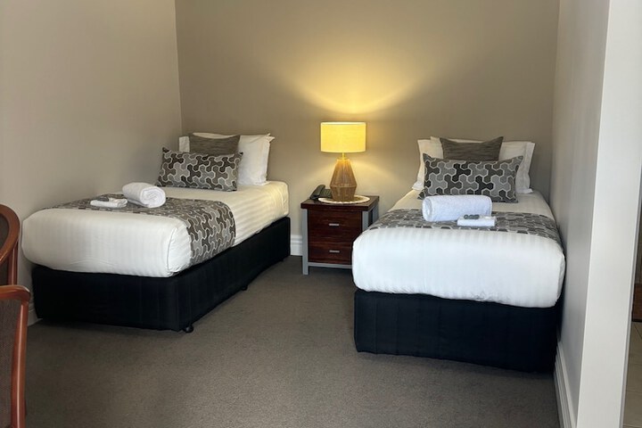 Room 8 of 37