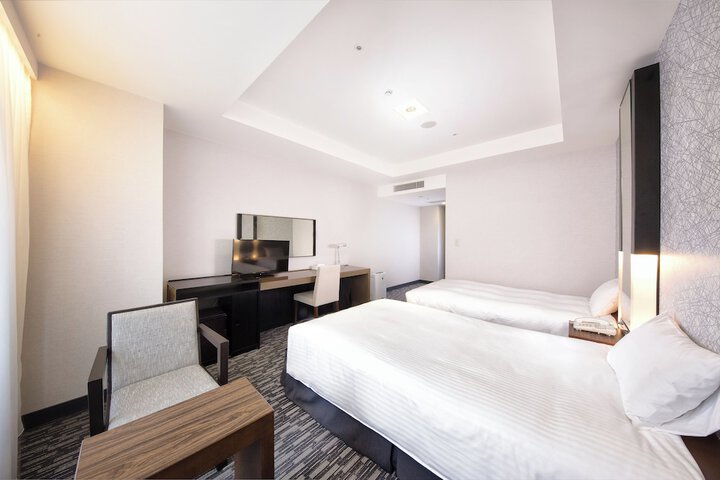 Room 8 of 172
