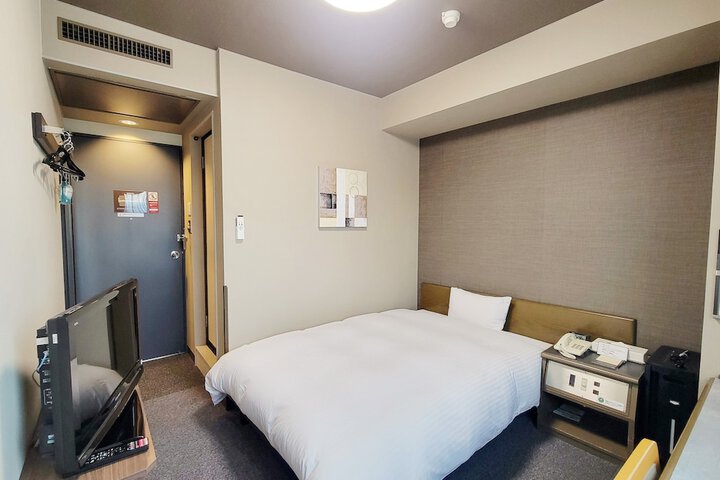 Room 16 of 33