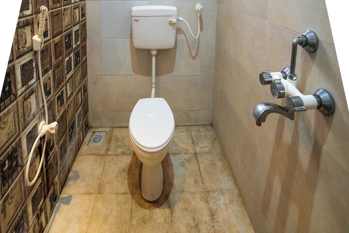 Room 12 of 18