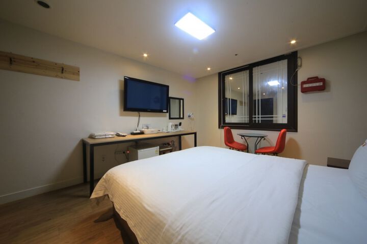 Room 80 of 107