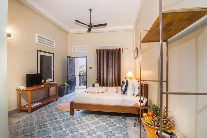 Room 17 of 25