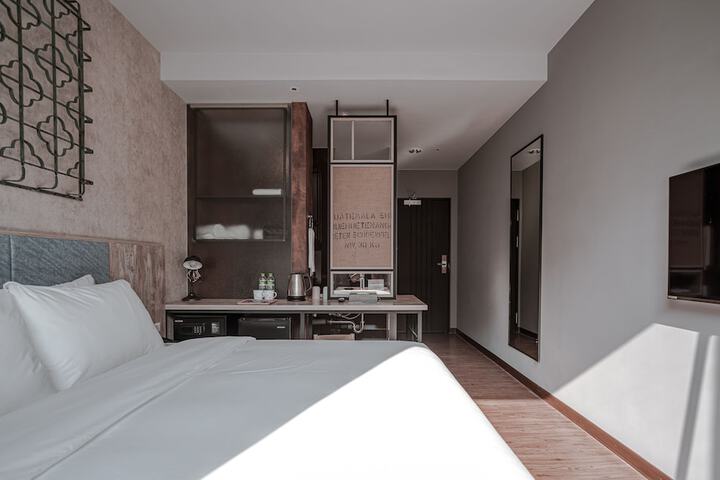 Room 7 of 62