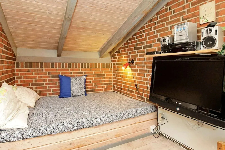Room 3 of 16