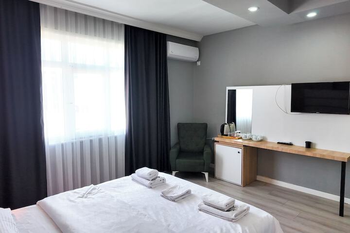 Room 10 of 13