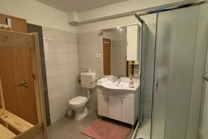 Room 8 of 20