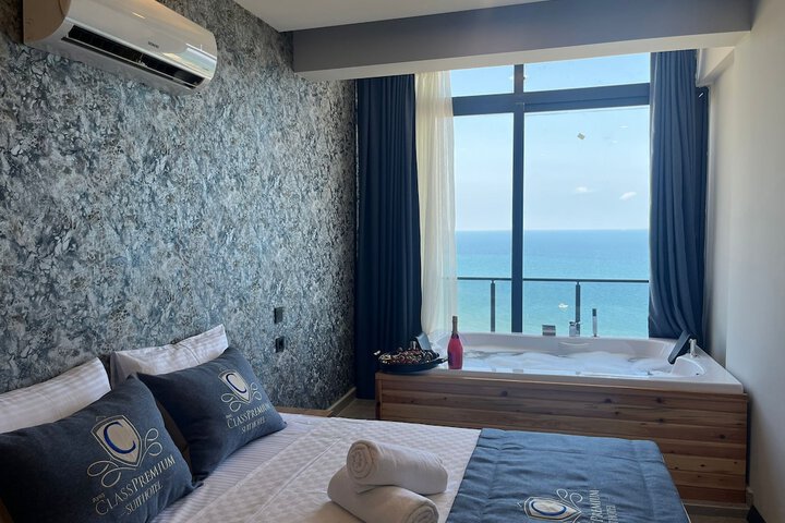 Room 9 of 33