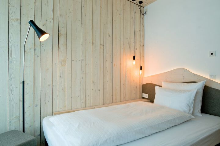 Room 6 of 60