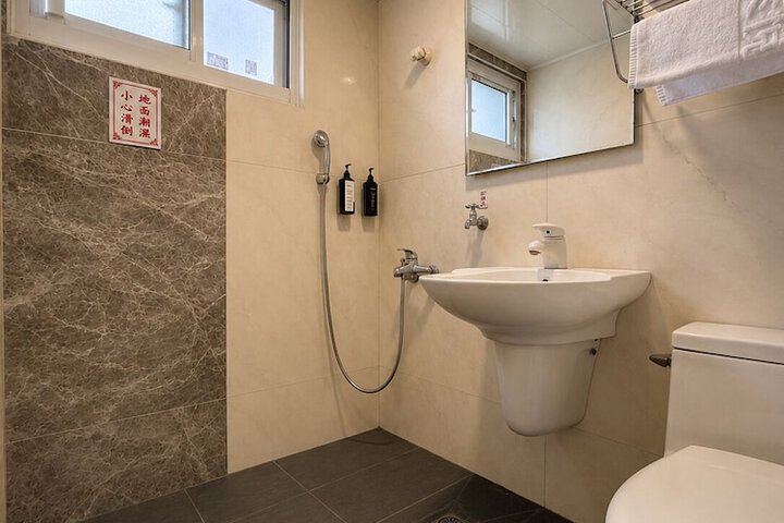 Room 145 of 160