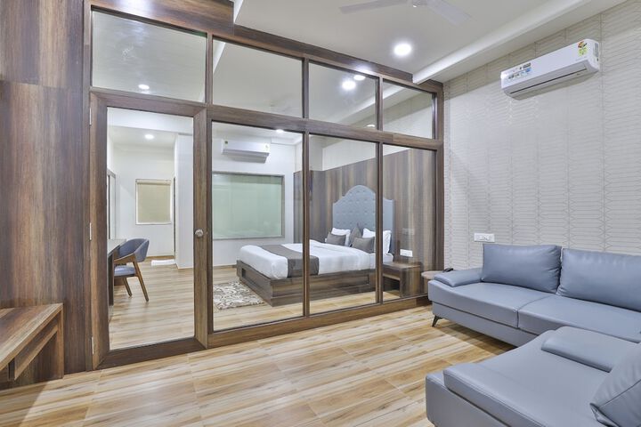 Room 43 of 59