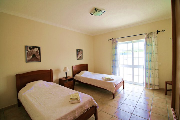 Room 9 of 25