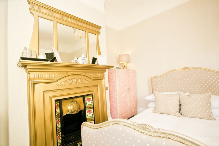 Room 176 of 250