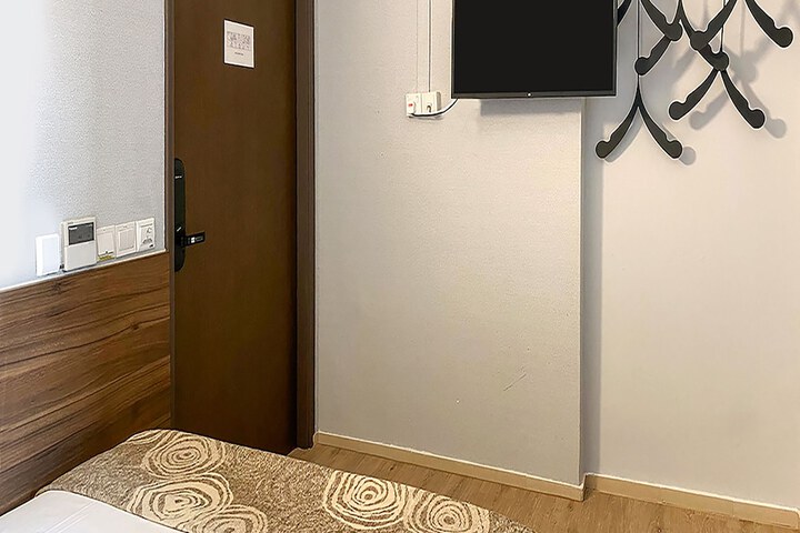 Room 17 of 45