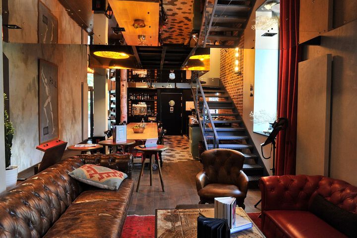 Lounge 61 of 76