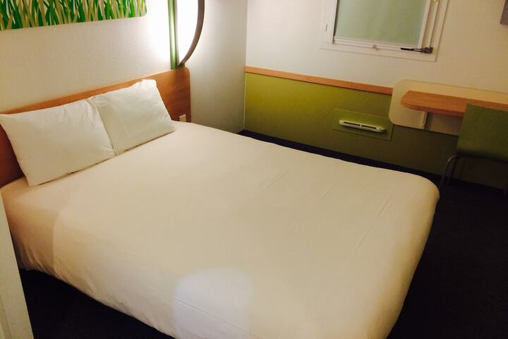 Room 3 of 62