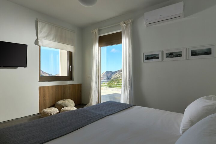 Room 3 of 44