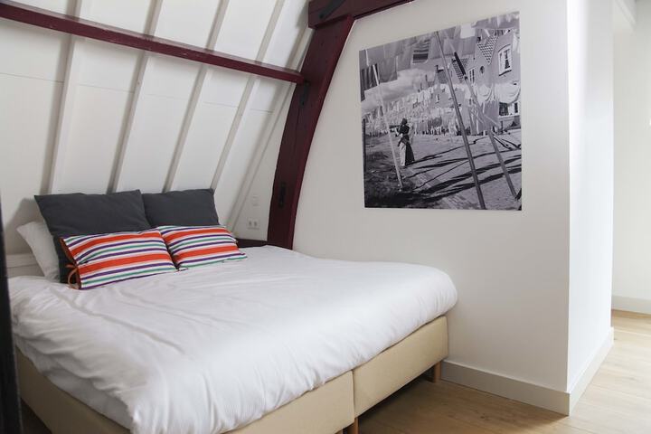 Room 13 of 42