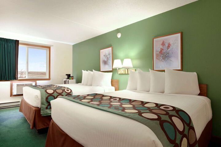 1 Queen Bed (7 of 9)