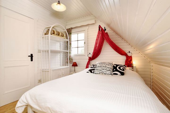 Room 10 of 35
