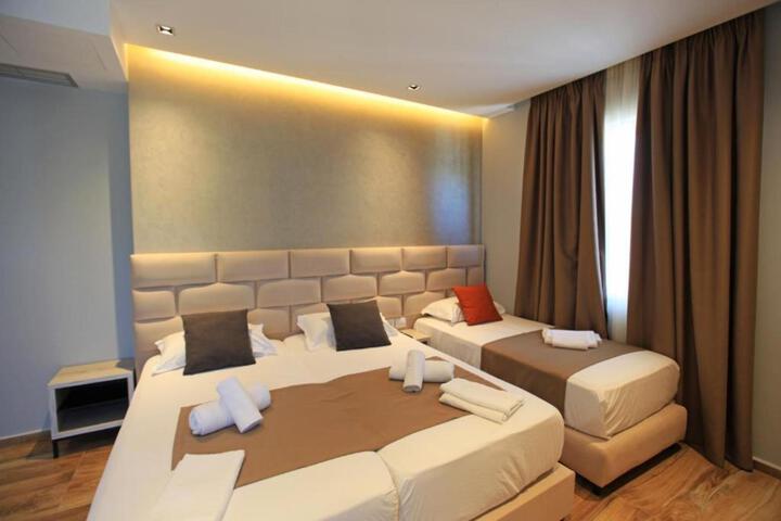 Room 80 of 143