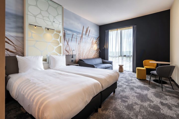 Room 4 of 8