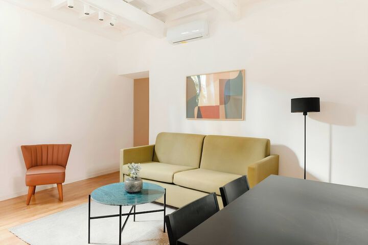 Lounge 12 of 29