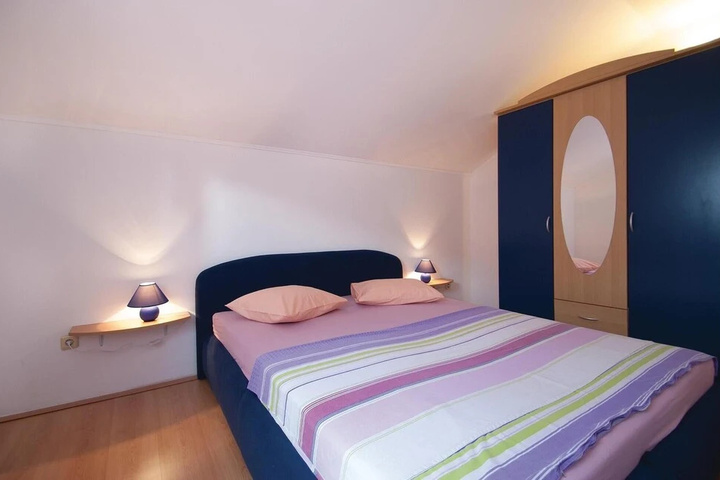 Room 4 of 14