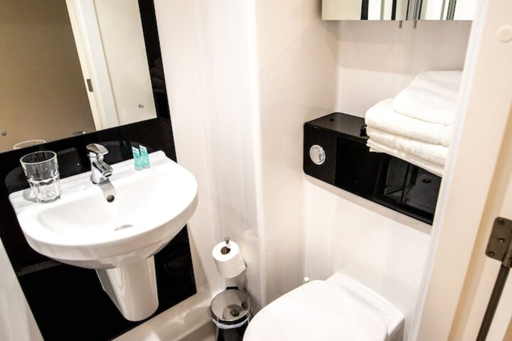 Room 10 of 20