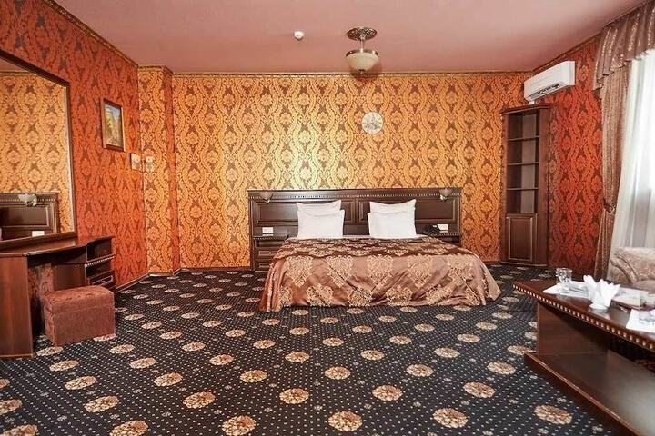 Room 8 of 42