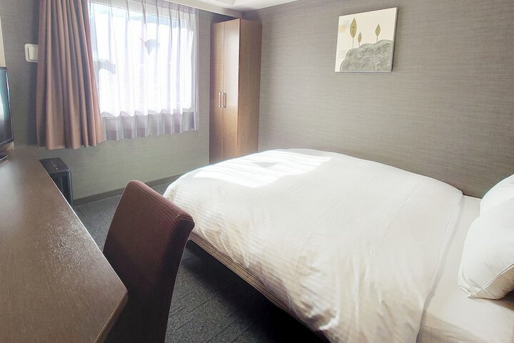 Room 3 of 27