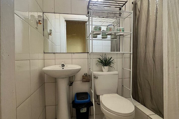 Room 25 of 29