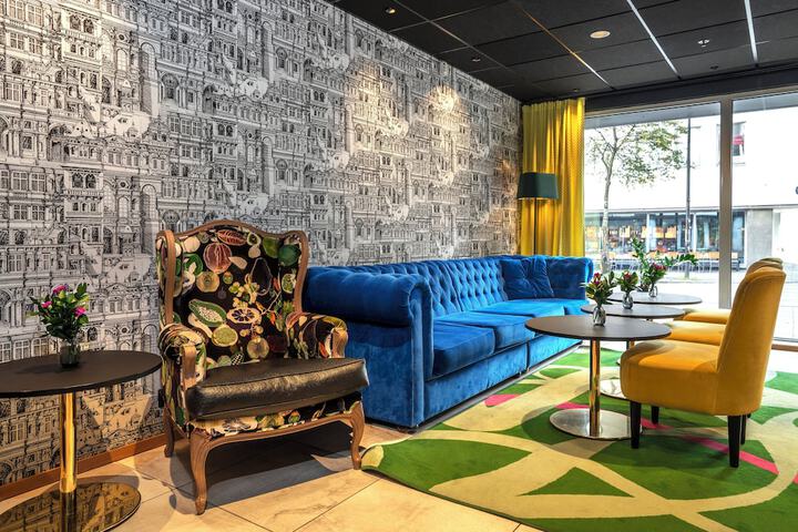 Guest Lobby