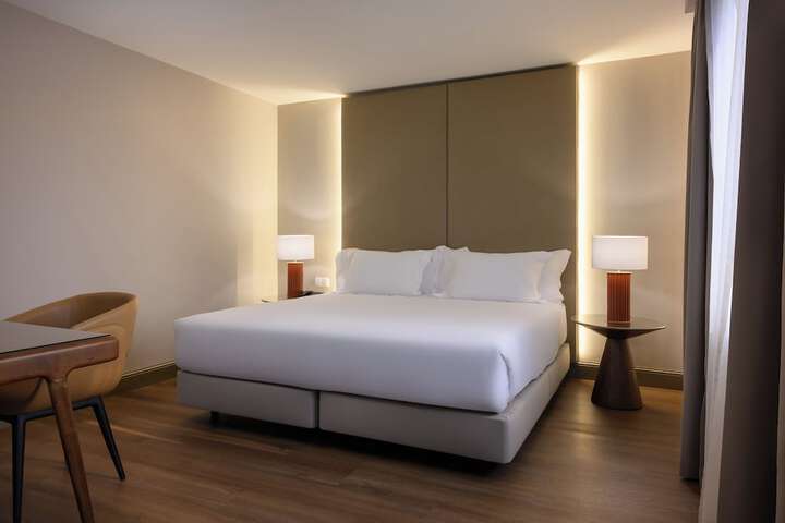Room 14 of 40