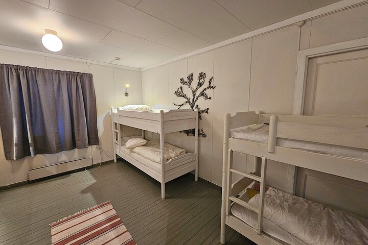 Room 33 of 70
