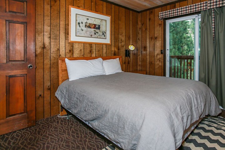 Room 2 of 28