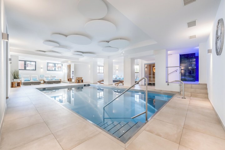 Pool 108 of 180