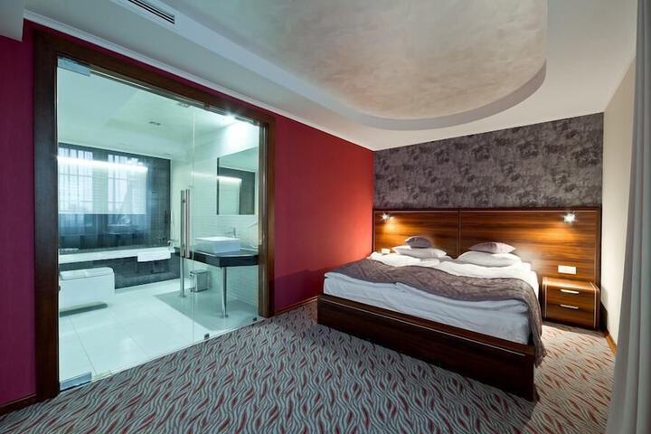 Room 11 of 72