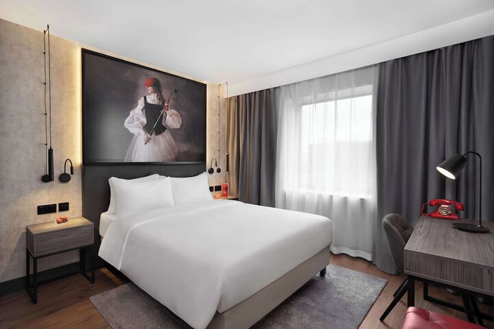 Room 3 of 28