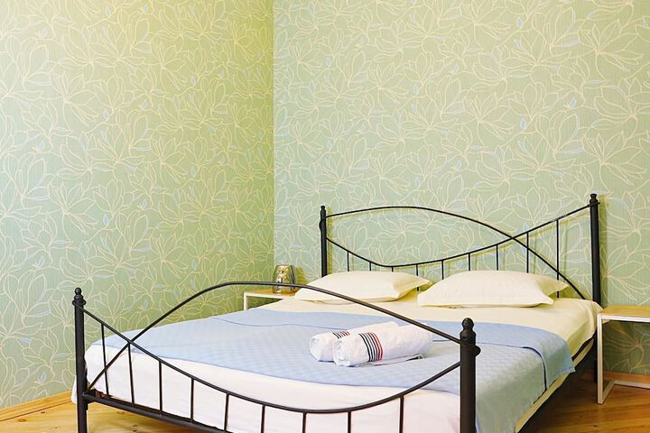 Room 12 of 96