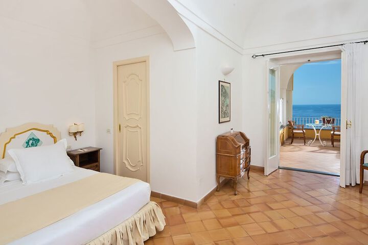 Room 8 of 48