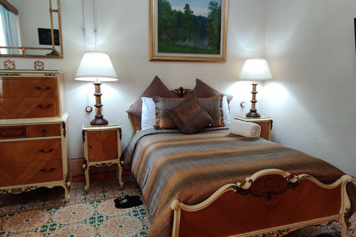 Room 3 of 43